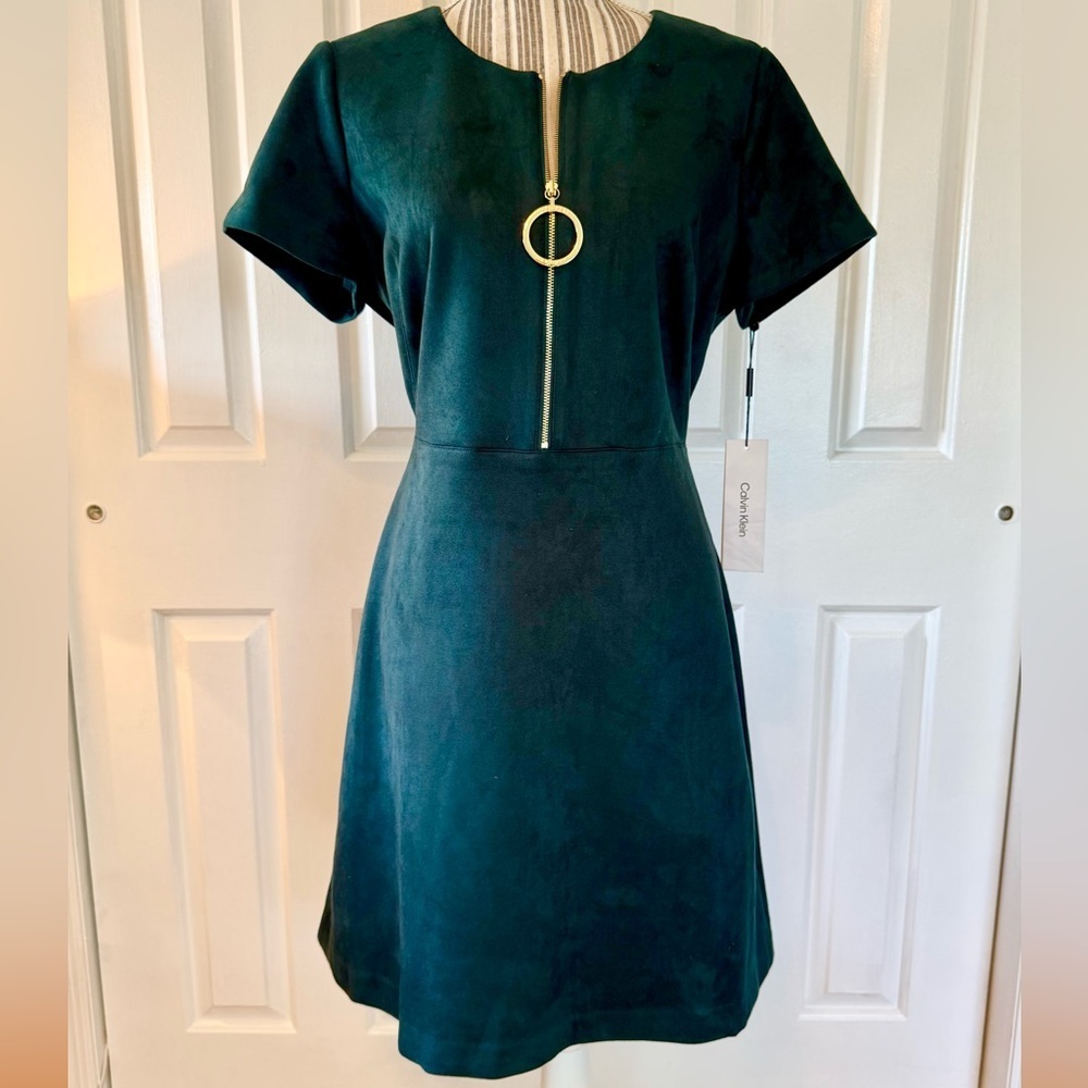 ☘️NWT CALVIN KLEIN green faux suede dress with gold tone accents size 12 - Picture 3 of 7